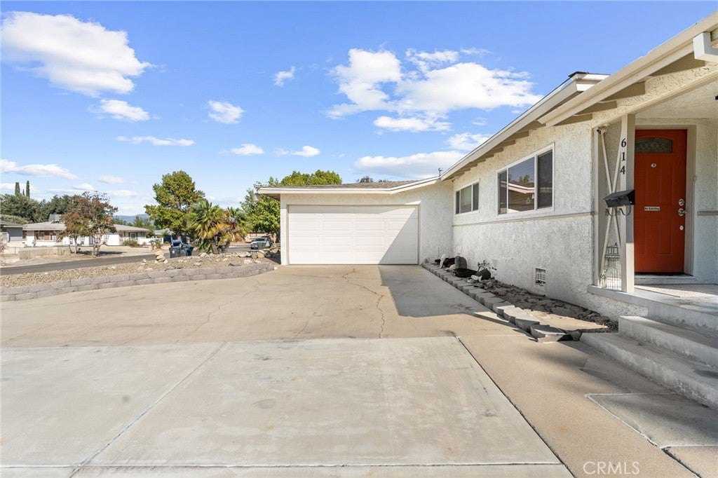 Redlands, California, 92374, United States, 4 Bedrooms Bedrooms, ,2 BathroomsBathrooms,Residential,For Sale,1987095