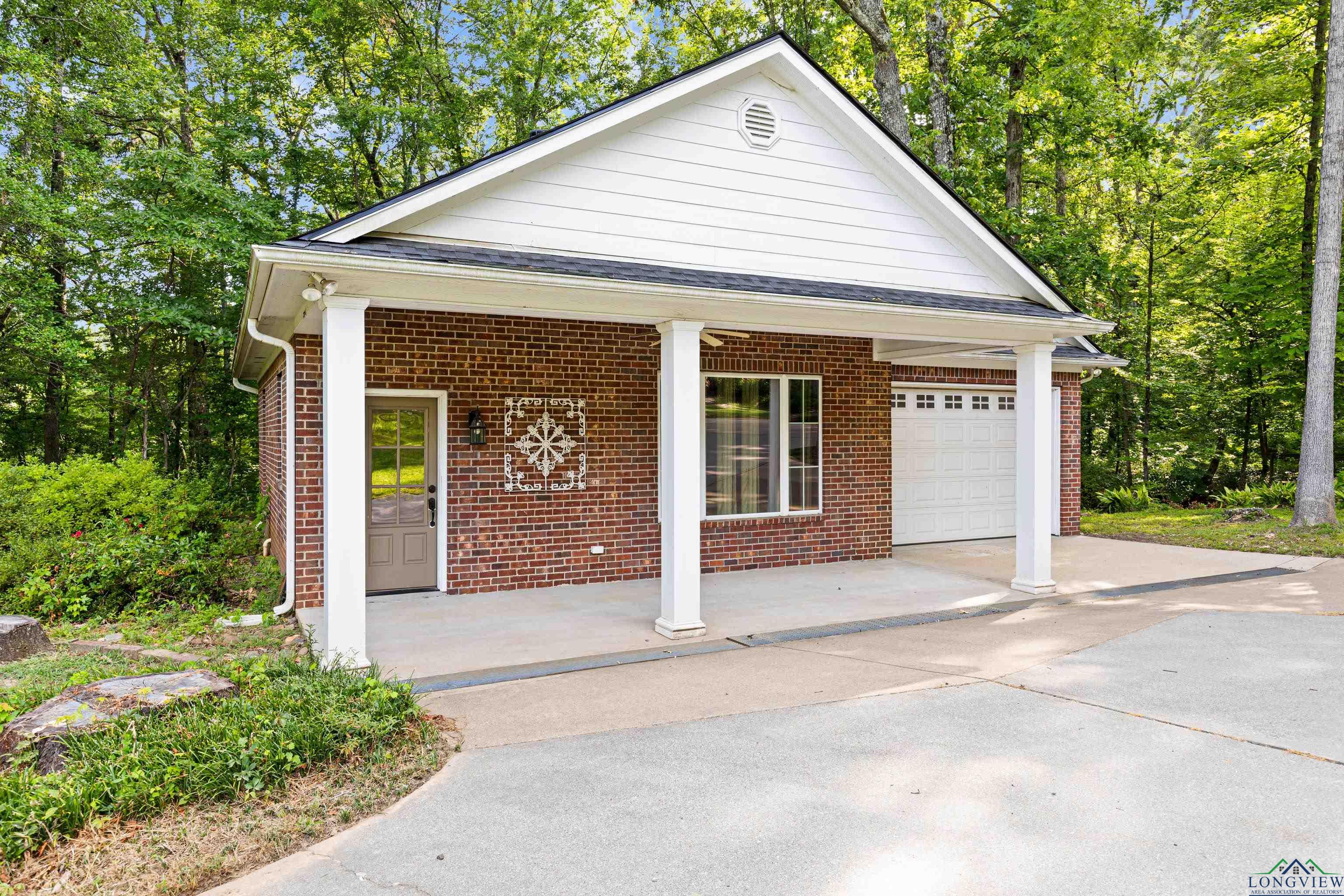 Longview, Texas, 75605, United States, 4 Bedrooms Bedrooms, ,6 BathroomsBathrooms,Residential,For Sale,1907778