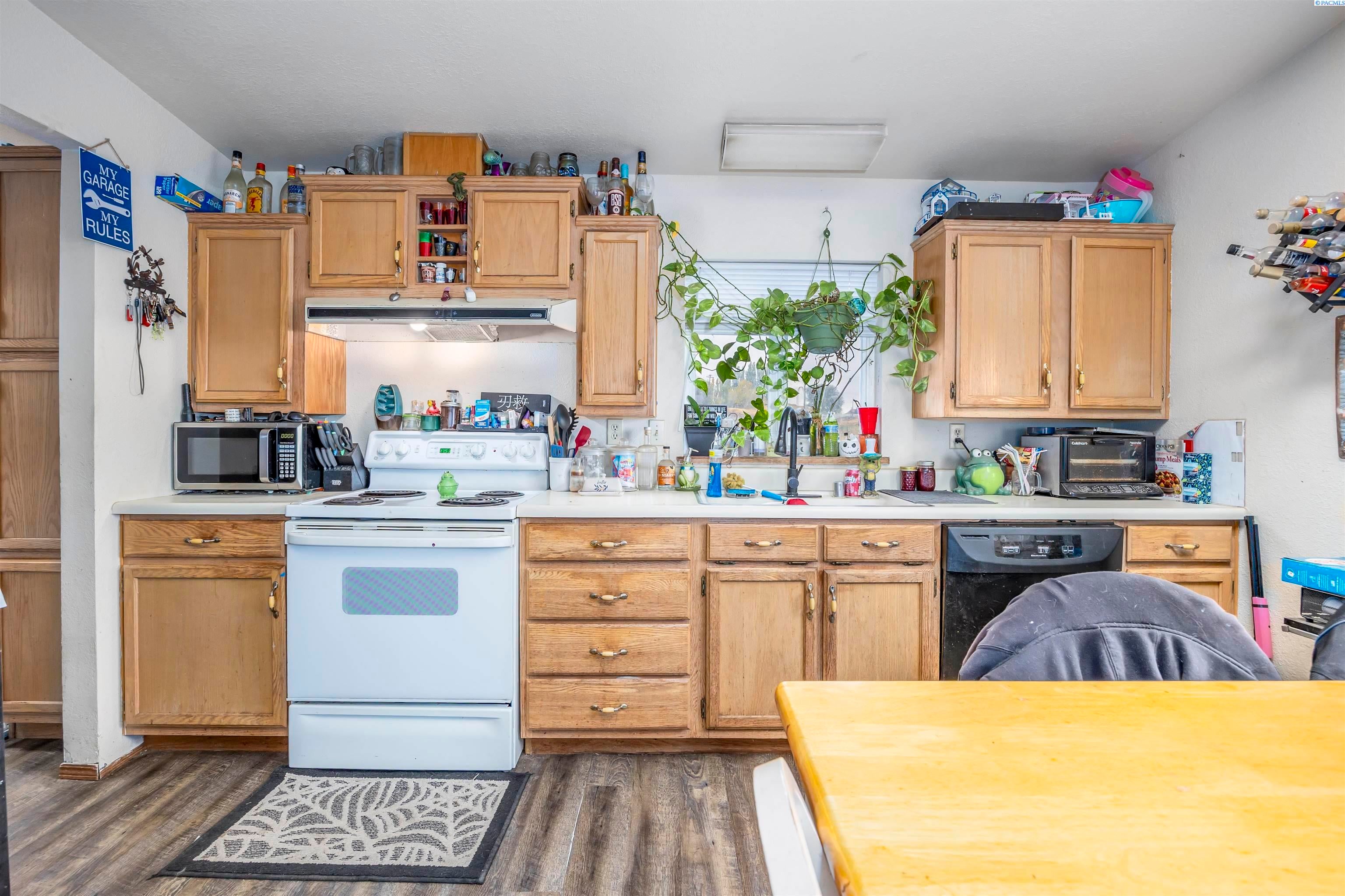 Prosser, Washington, 99350, United States, 3 Bedrooms Bedrooms, ,2 BathroomsBathrooms,Residential,For Sale,1981209