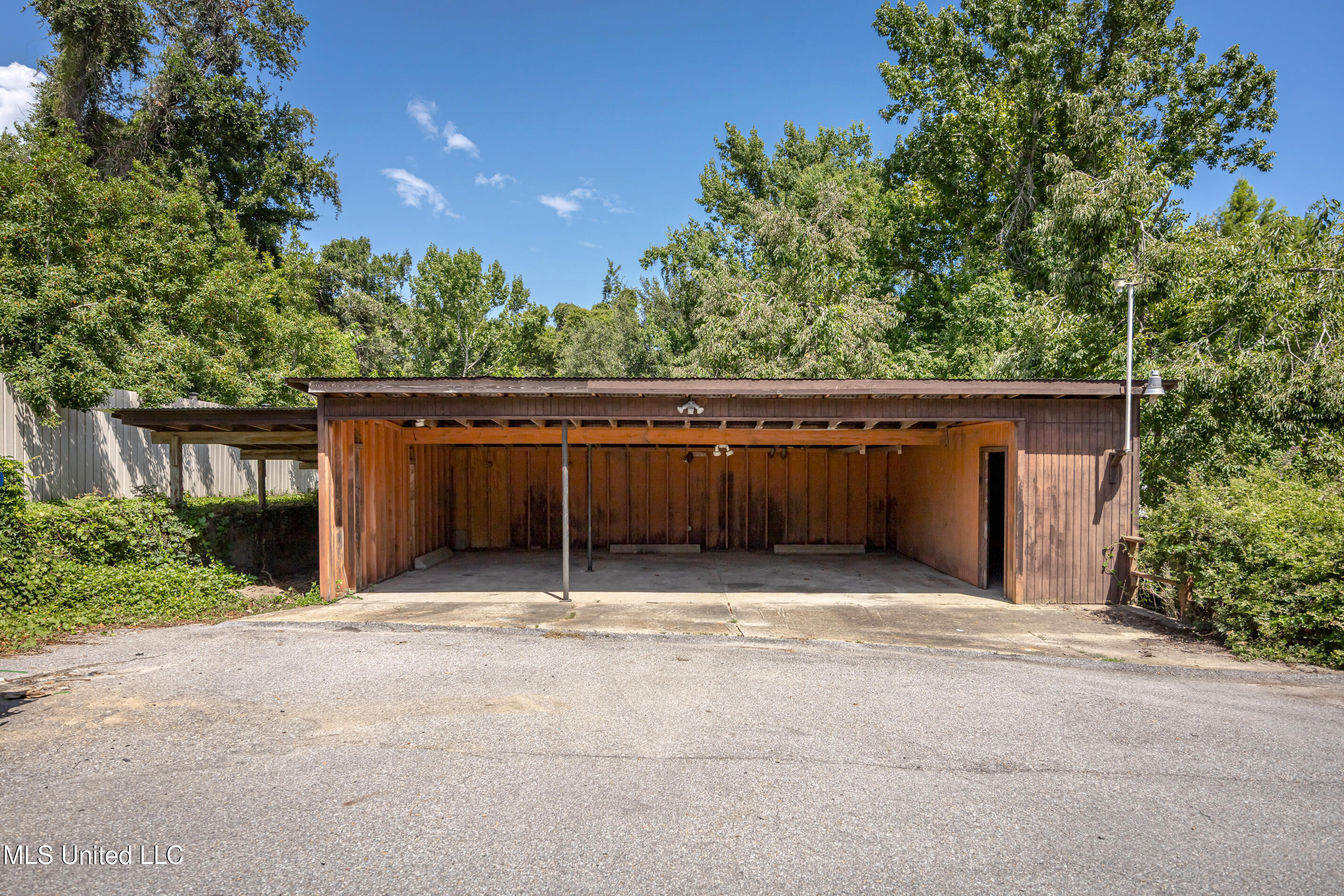 Ocean Springs, Mississippi, 39564, United States, 3 Bedrooms Bedrooms, ,3 BathroomsBathrooms,Residential,For Sale,1903607