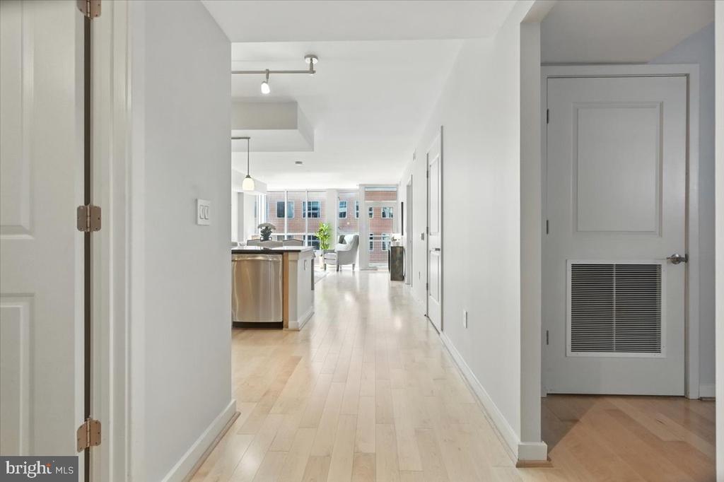 Washington, District of Columbia, 20003, United States, 2 Bedrooms Bedrooms, ,2 BathroomsBathrooms,Residential,For Sale,1974784