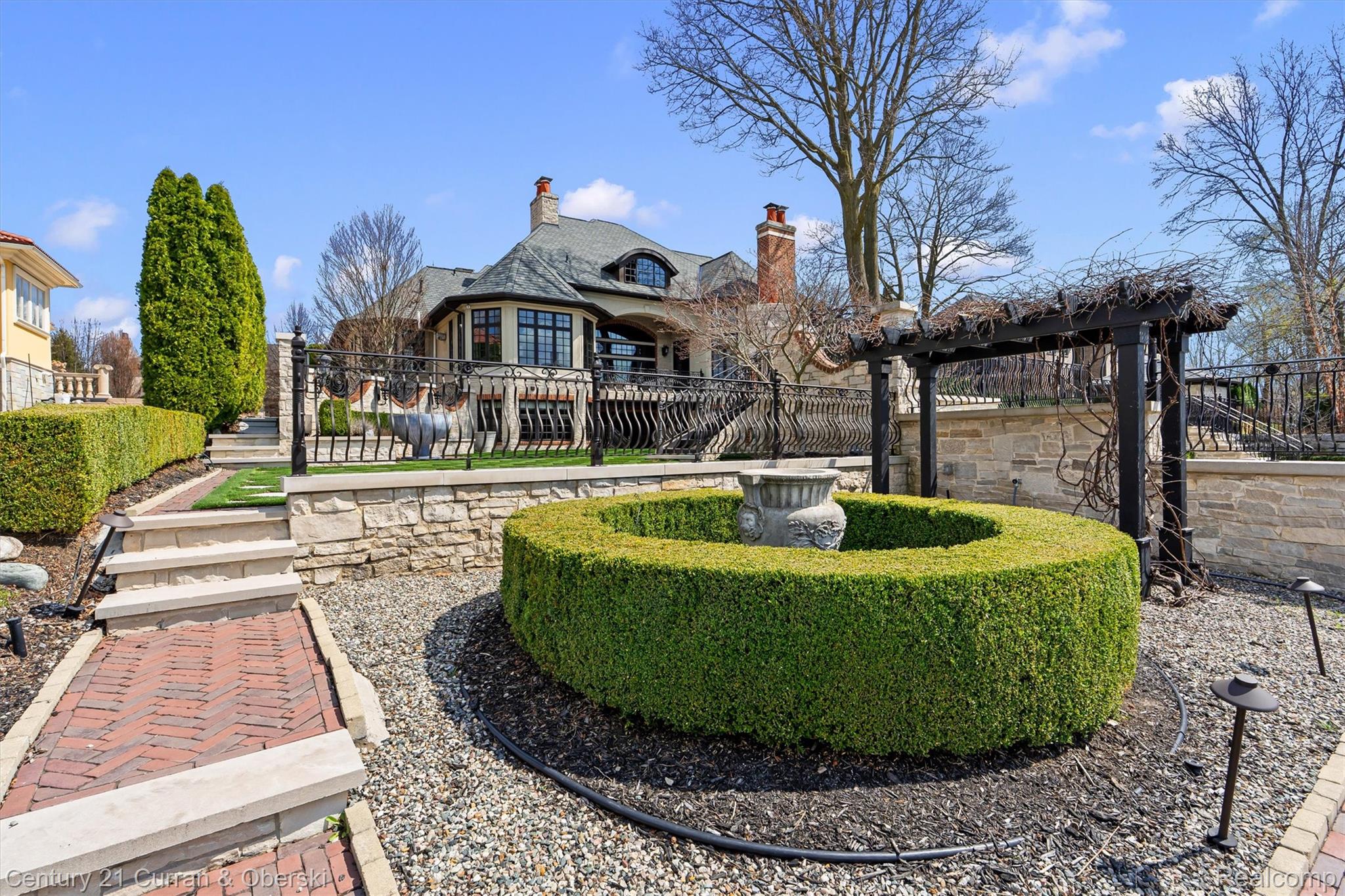 Northville, Michigan, 48168, United States, 4 Bedrooms Bedrooms, ,7 BathroomsBathrooms,Residential,For Sale,2038864