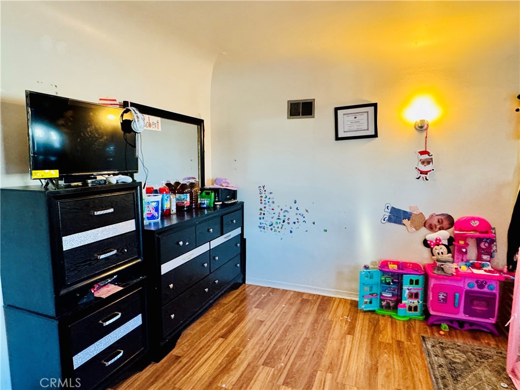 Los Angeles, California, 90023, United States, 4 Bedrooms Bedrooms, ,3 BathroomsBathrooms,Residential,For Sale,2013063