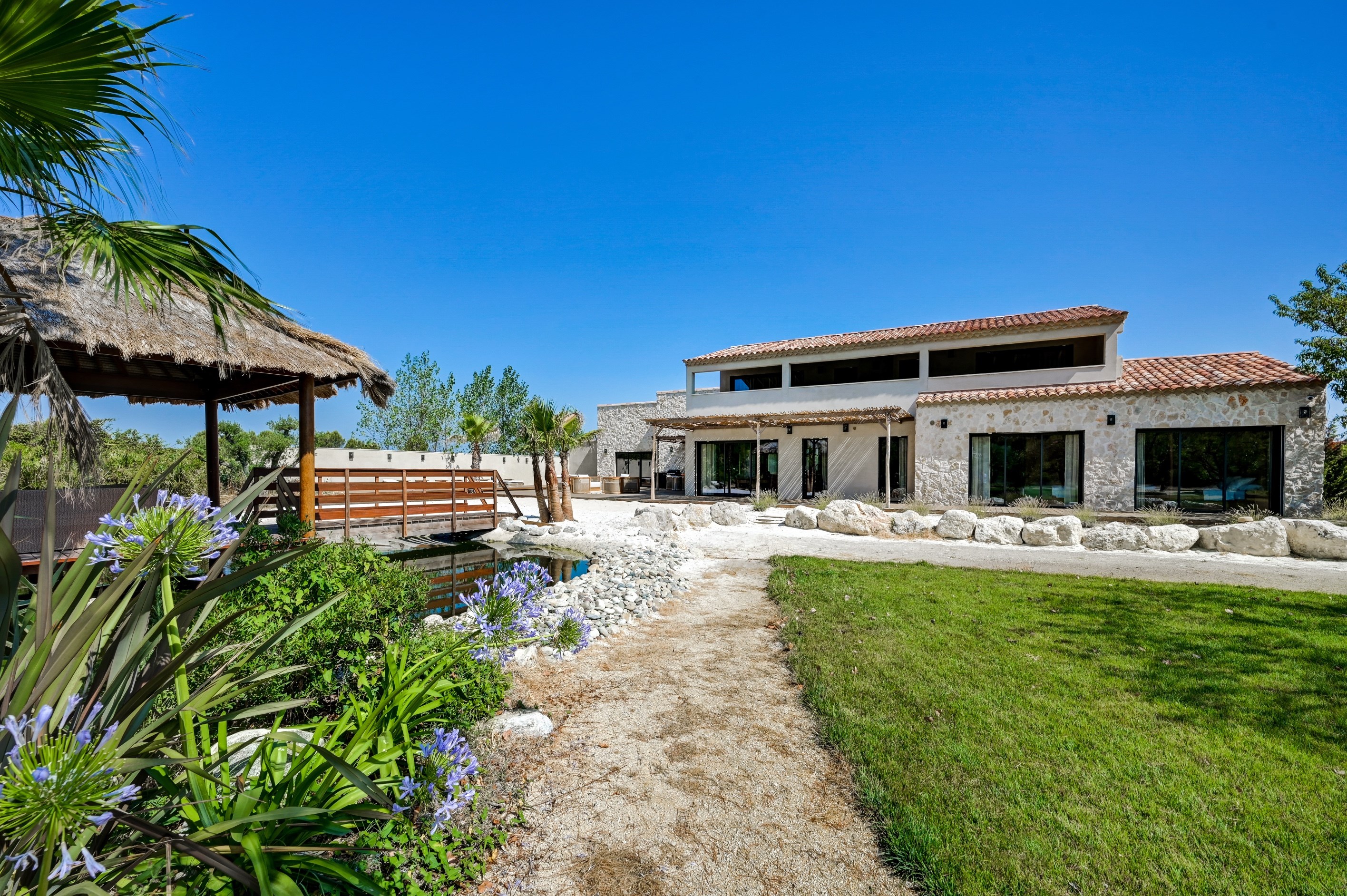  Fully equipped contemporary villa, with views of the Parc naturel régional des … - 物件實景