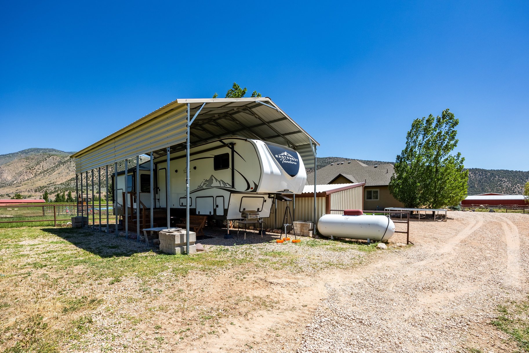  4,000+ SF Home, 1 Acre, Duchesne River Fly Fishing Easement - 物件實景