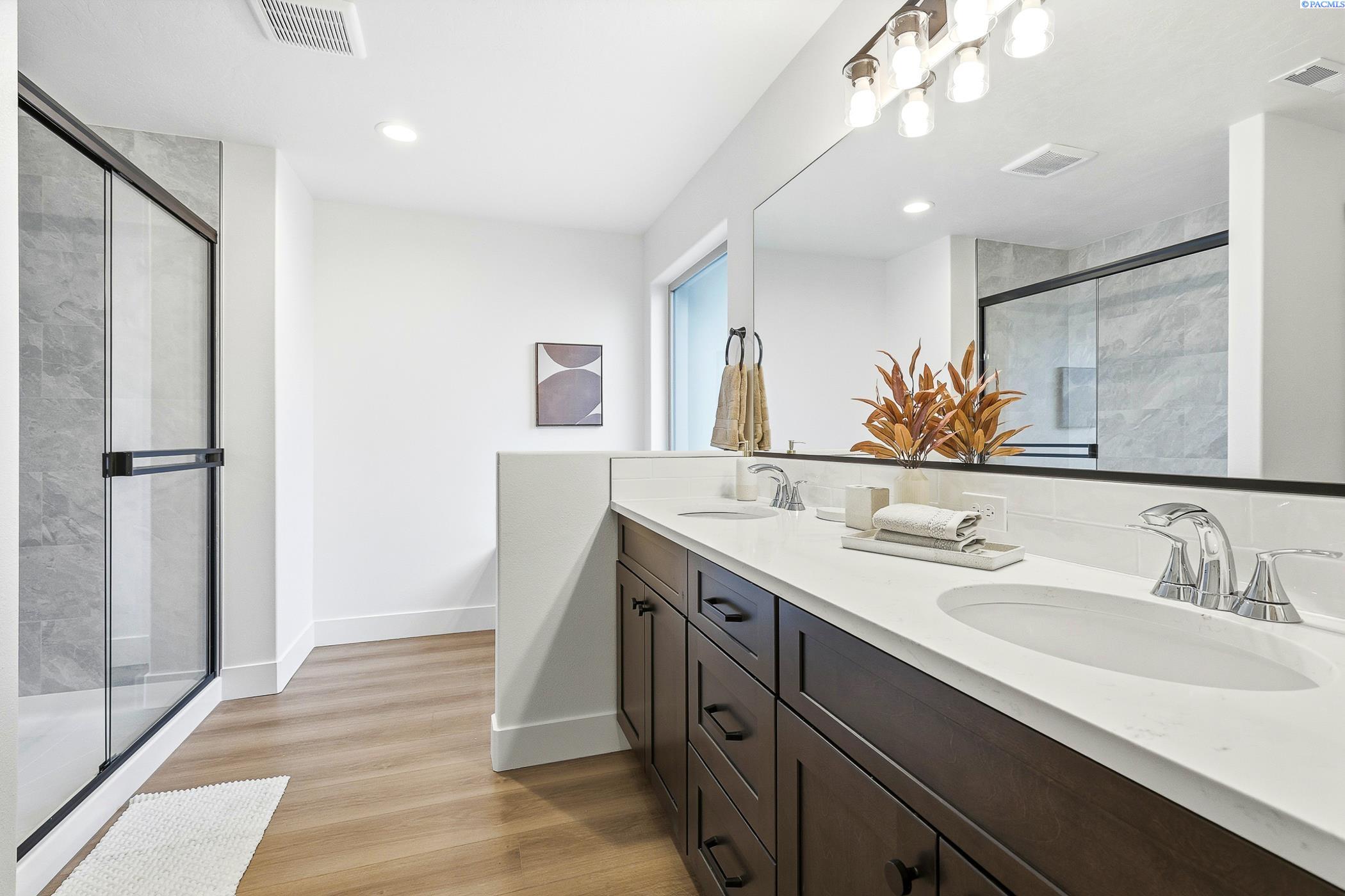 Kennewick, Washington, 99338, United States, 3 Bedrooms Bedrooms, ,2 BathroomsBathrooms,Residential,For Sale,2000655