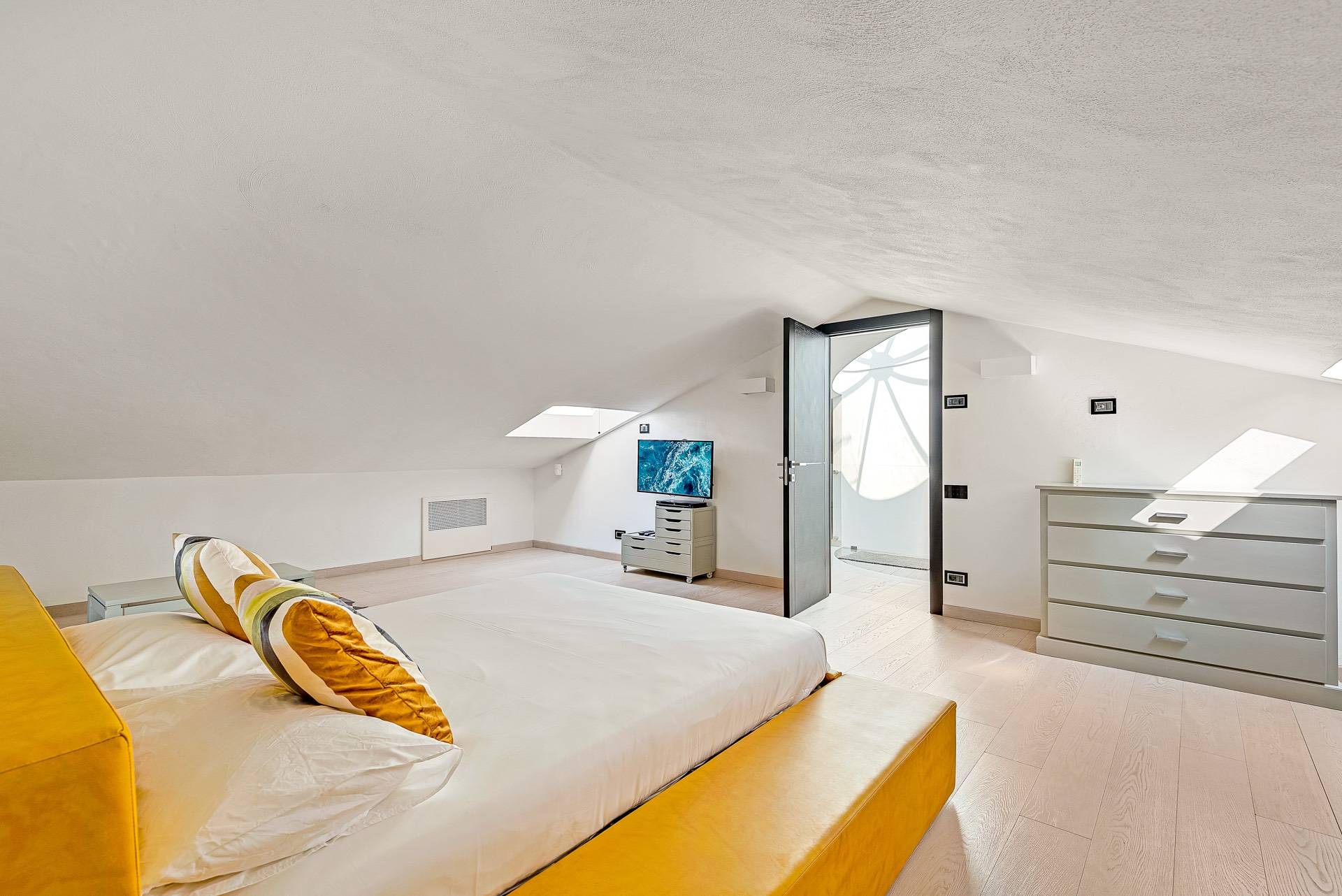 Forte dei Marmi, Lucca, 55042, IT, 5 Bedrooms Bedrooms, ,9 BathroomsBathrooms,Residential,For Sale,1950777