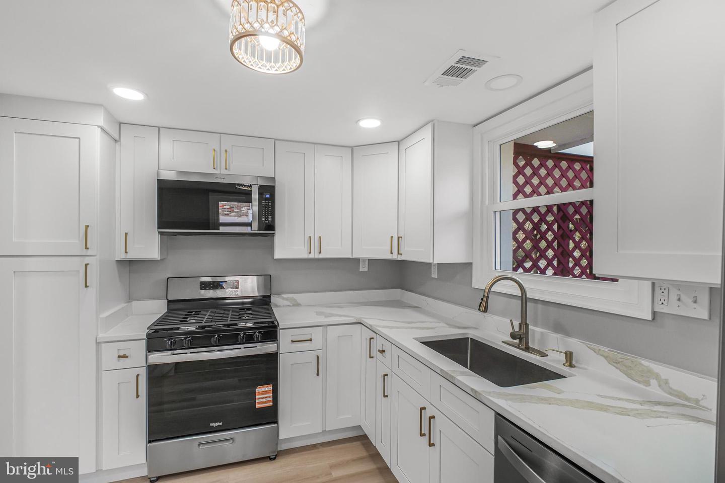 Woodbridge, Virginia, 22193, United States, 3 Bedrooms Bedrooms, ,2 BathroomsBathrooms,Residential,For Sale,2003349