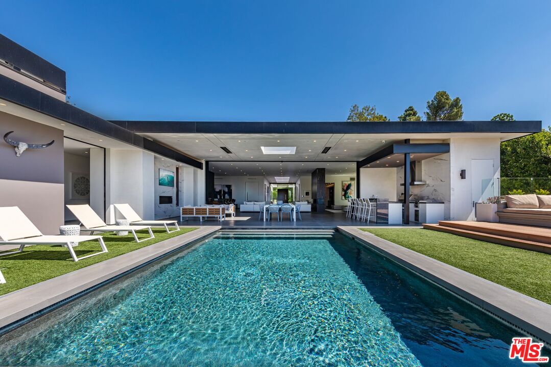 Beverly Hills, California, 90210, United States, 5 Bedrooms Bedrooms, ,9 BathroomsBathrooms,Residential,For Sale,1906570