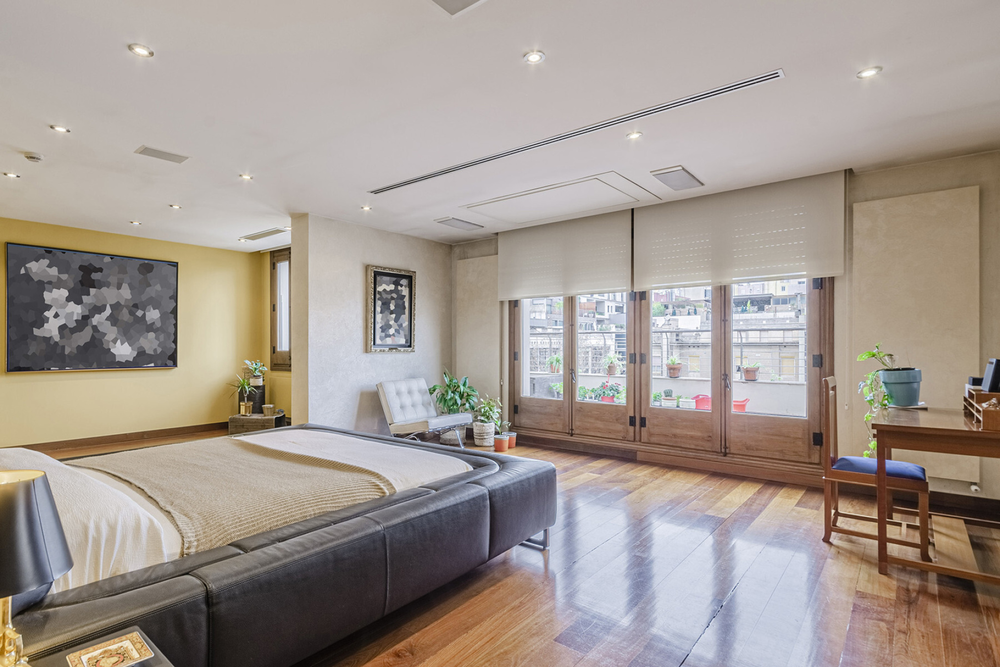  Impressive duplex adjacent to Gaudí