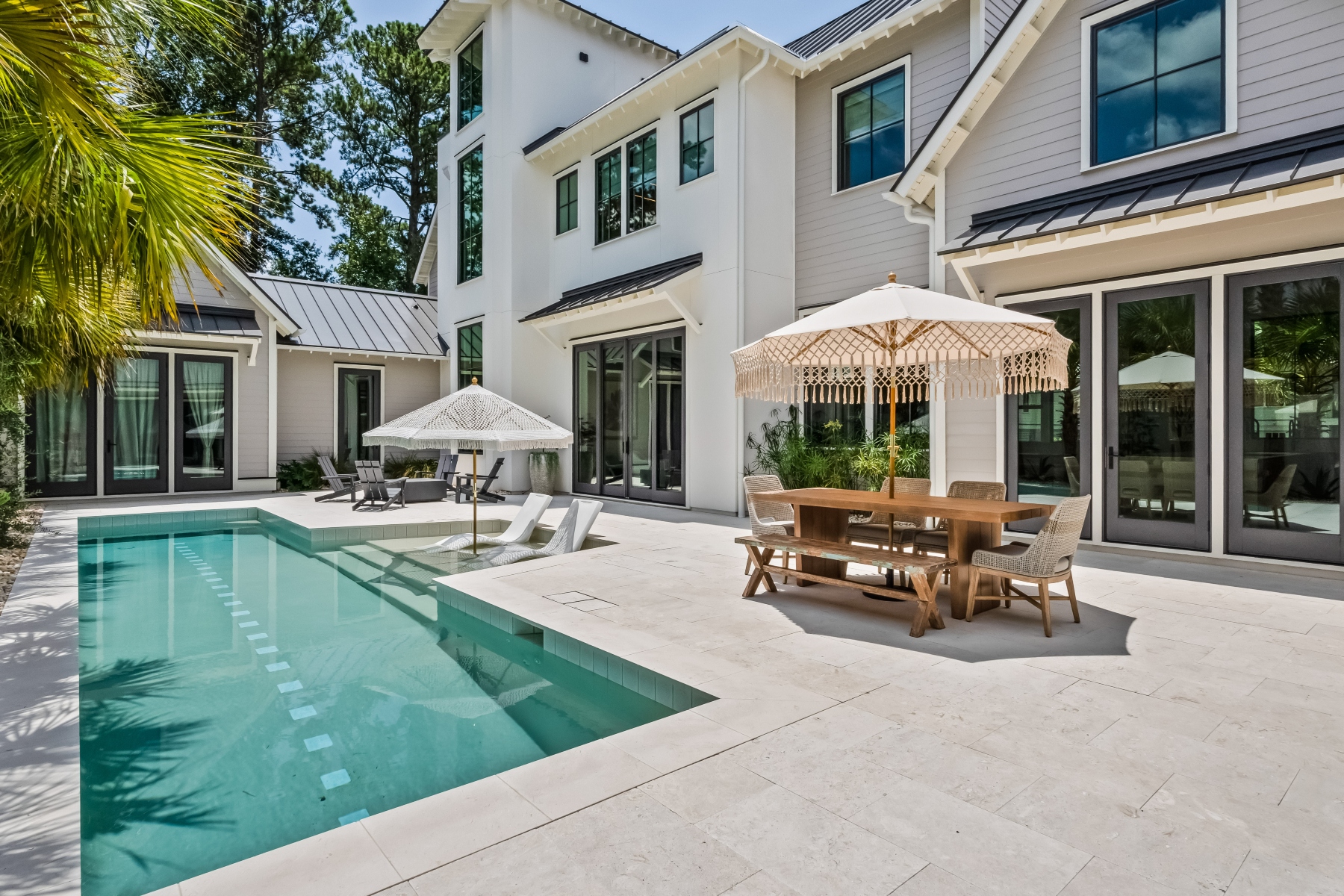  700 Stucco Lane, Mount Pleasant - 物件實景