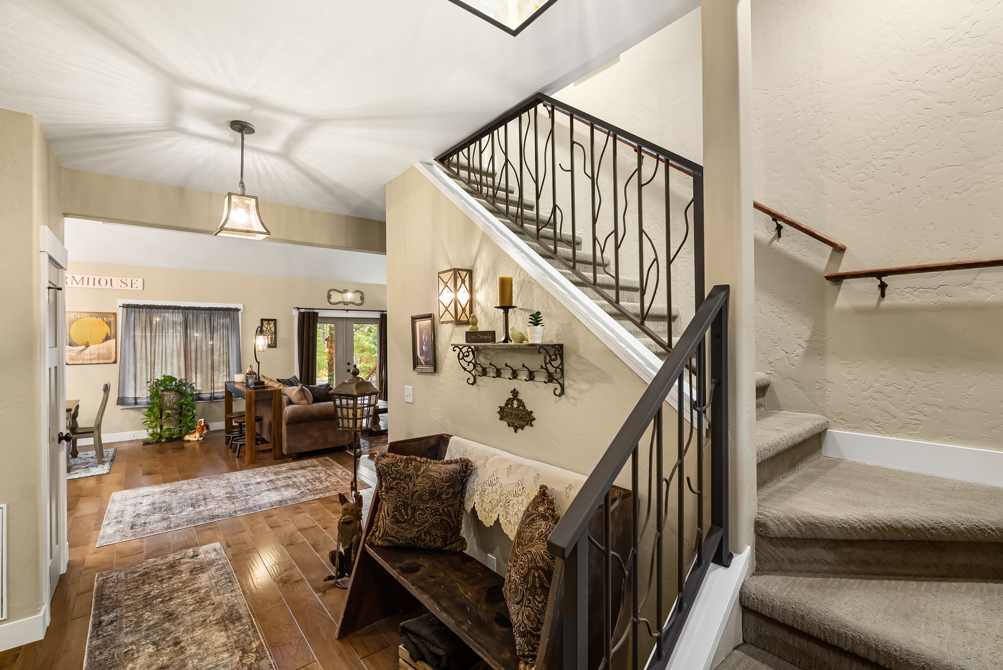 Sandpoint, Idaho, 83864, United States, 2 Bedrooms Bedrooms, ,3 BathroomsBathrooms,Residential,For Sale,1991135