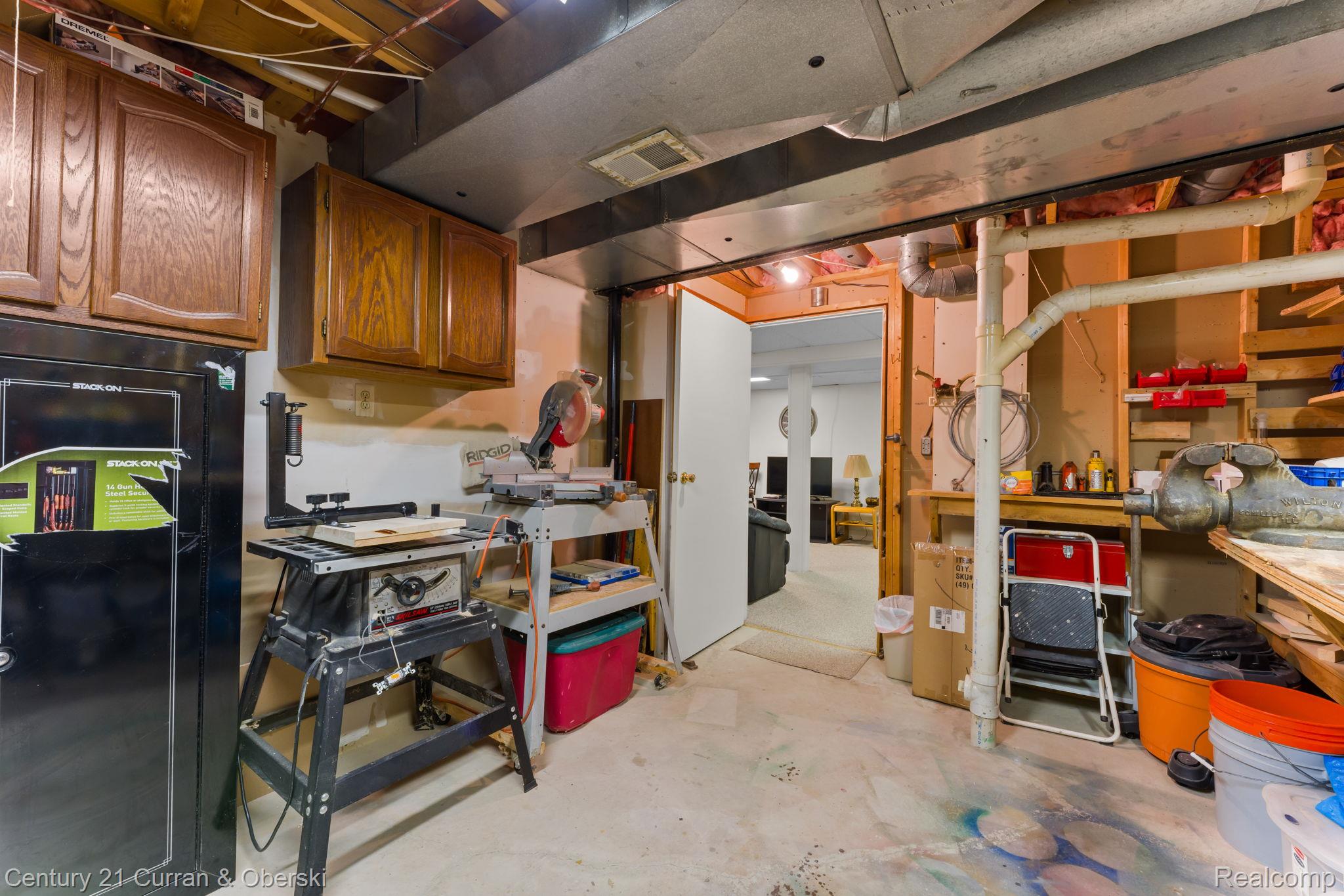 Novi, Michigan, 48375, United States, 4 Bedrooms Bedrooms, ,3 BathroomsBathrooms,Residential,For Sale,2048912