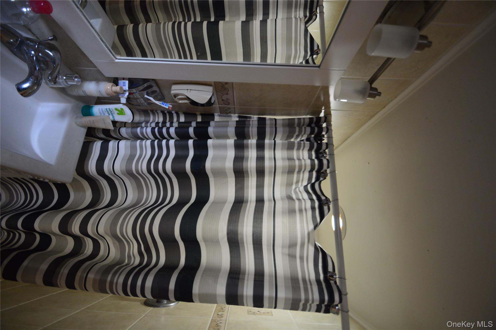 Forest Hills, New York, 11375, United States, 3 Bedrooms Bedrooms, ,3 BathroomsBathrooms,Residential,For Sale,1989645