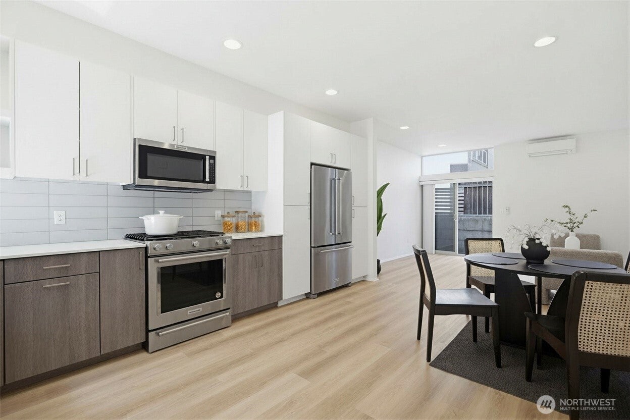 Seattle, Washington, 98144, United States, 3 Bedrooms Bedrooms, ,2 BathroomsBathrooms,Residential,For Sale,2049305