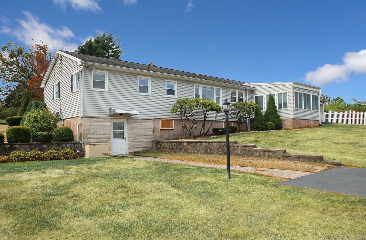 North Haven, Connecticut, 06473, United States, 3 Bedrooms Bedrooms, ,2 BathroomsBathrooms,Residential,For Sale,1926268