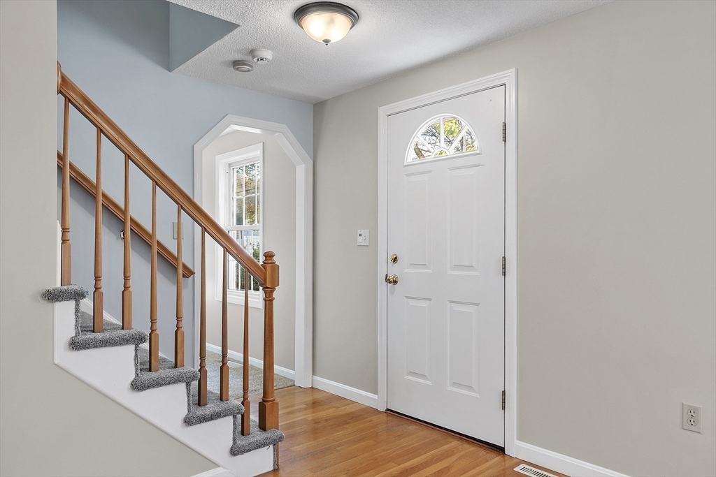 Dracut, Massachusetts, 01826, United States, 3 Bedrooms Bedrooms, ,2 BathroomsBathrooms,Residential,For Sale,1988134