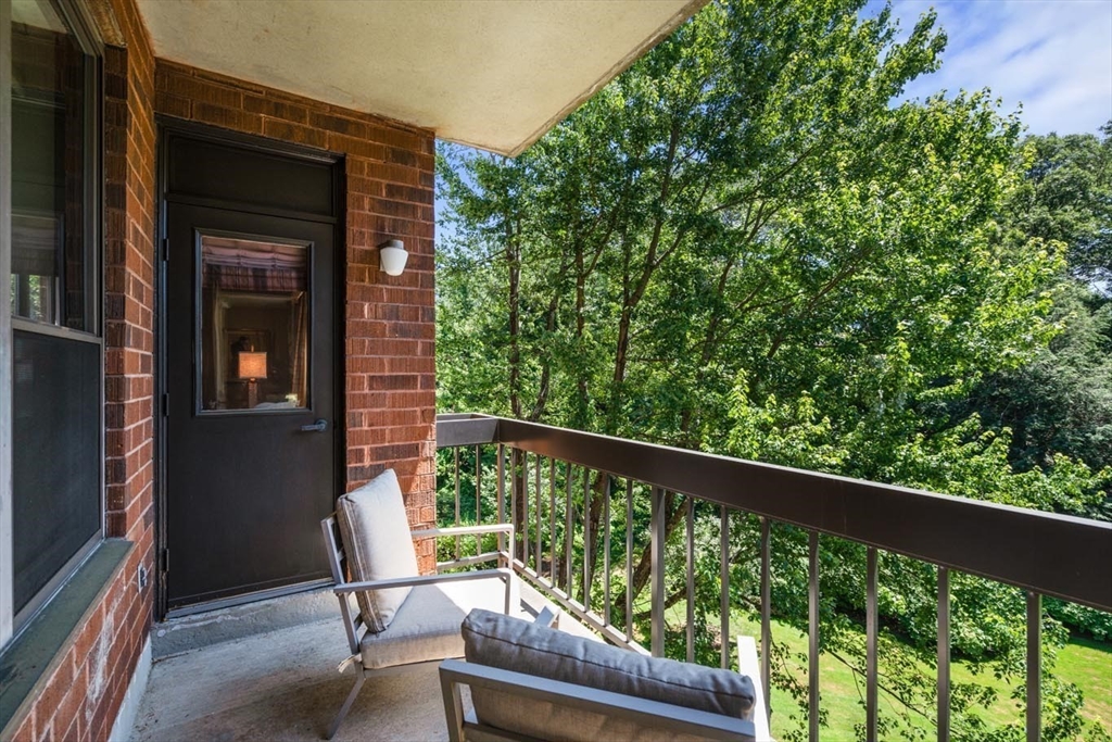 Newton, Massachusetts, 02459, United States, 2 Bedrooms Bedrooms, ,2 BathroomsBathrooms,Residential,For Sale,1890490