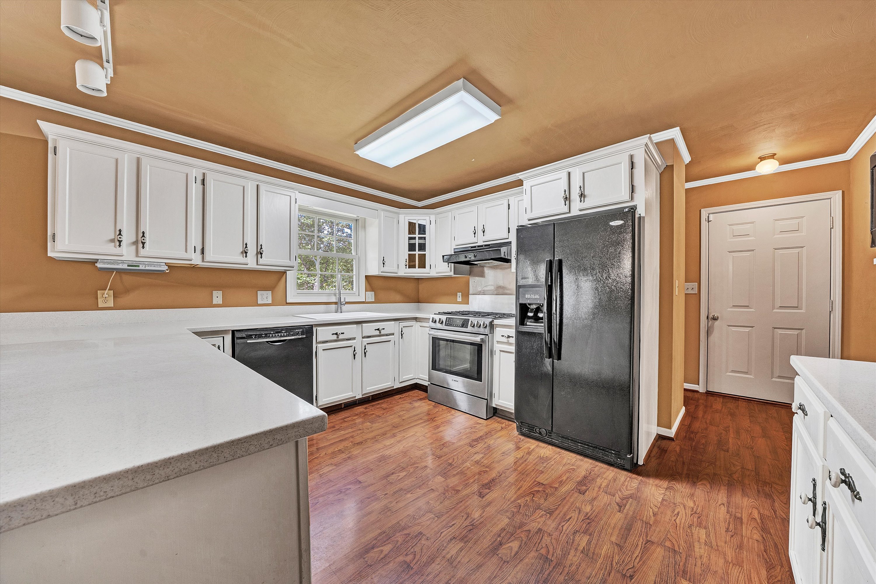 Bedford, Virginia, 24523, United States, 4 Bedrooms Bedrooms, ,4 BathroomsBathrooms,Residential,For Sale,1914324