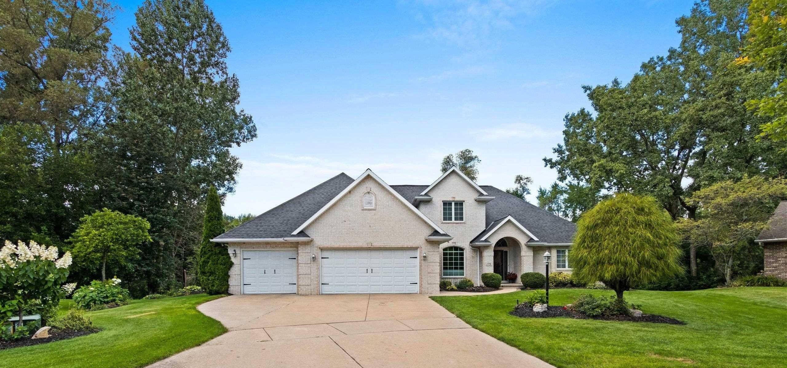 GREEN BAY, Wisconsin, 54302-5254, United States, 5 Bedrooms Bedrooms, ,4 BathroomsBathrooms,Residential,For Sale,1975812