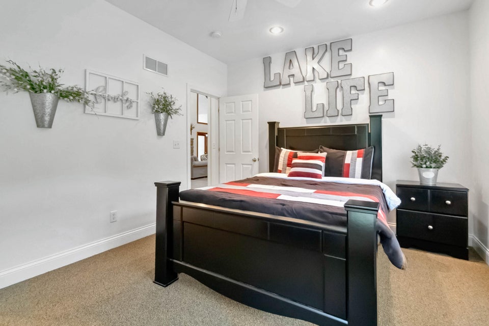 Burnside, Kentucky, 42519, United States, 5 Bedrooms Bedrooms, ,4 BathroomsBathrooms,Residential,For Sale,1978974