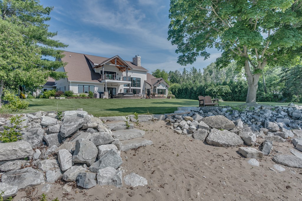 Sturgeon Bay, Wisconsin, 54235, United States, 3 Bedrooms Bedrooms, ,5 BathroomsBathrooms,Residential,For Sale,1941719