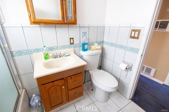 Huntington Park, California, 90255, United States, 4 Bedrooms Bedrooms, ,Residential,For Sale,1836286