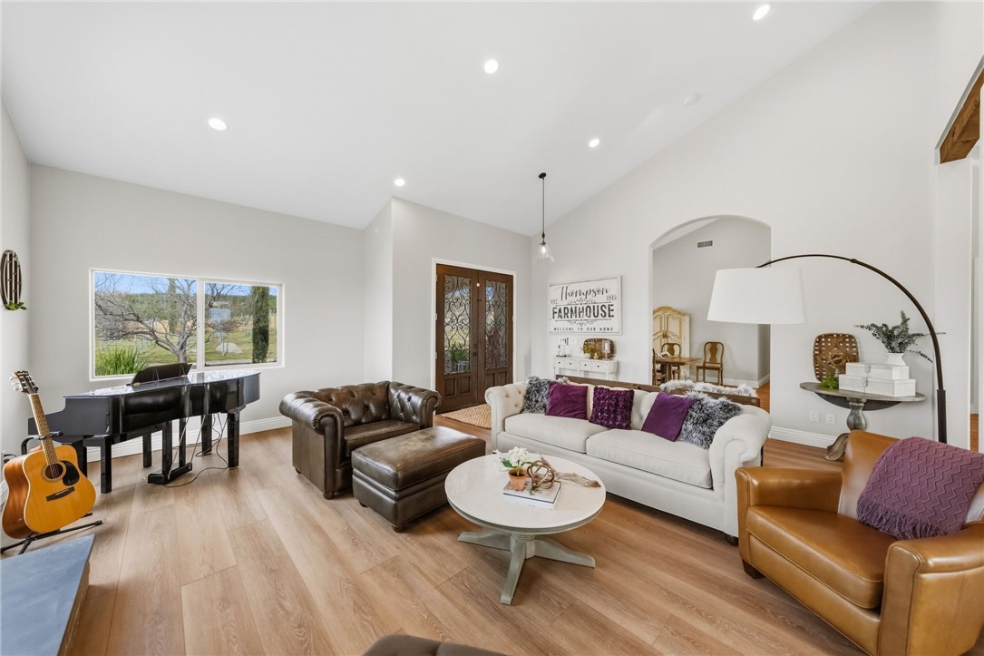 Temecula, California, 92592, United States, 5 Bedrooms Bedrooms, ,4 BathroomsBathrooms,Residential,For Sale,2021827