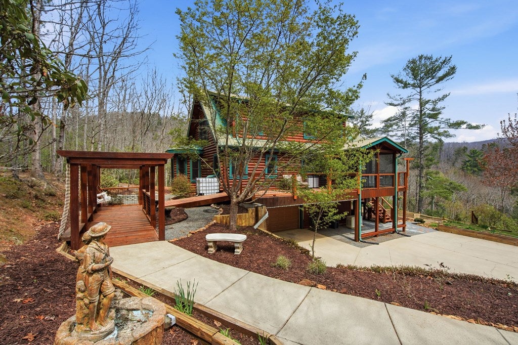 Ellijay, Georgia, 30536, United States, 2 Bedrooms Bedrooms, ,3 BathroomsBathrooms,Residential,For Sale,2034999