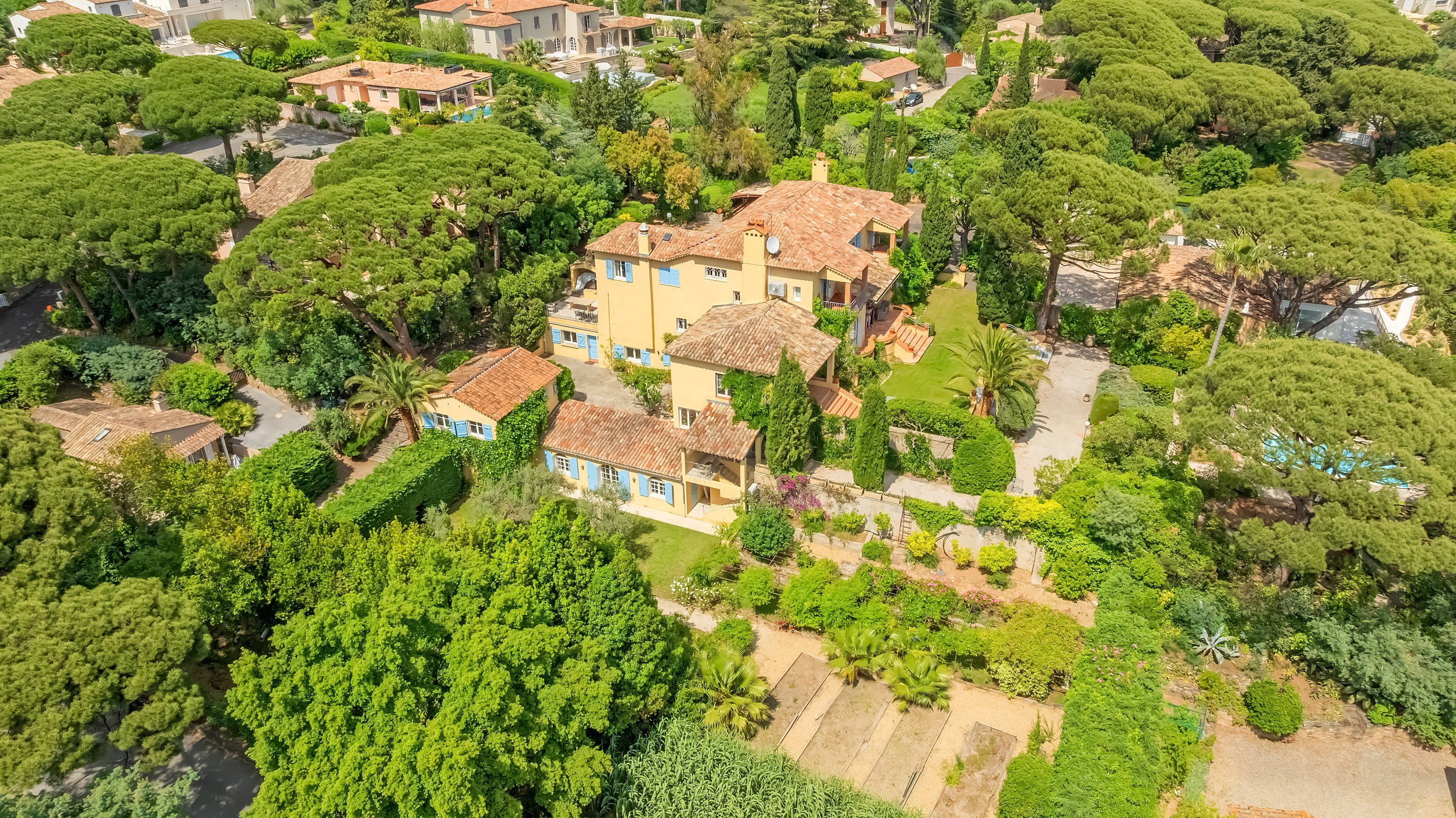  Exclusive Côte d’Azur villa for sale in Sainte-Maxime, prime location near sea … - 物件實景