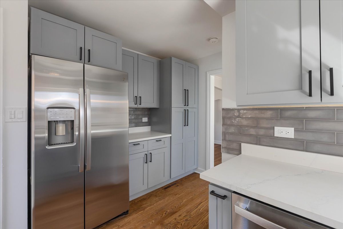 Lincolnwood, Illinois, 60712, United States, 3 Bedrooms Bedrooms, ,2 BathroomsBathrooms,Residential,For Sale,1900722