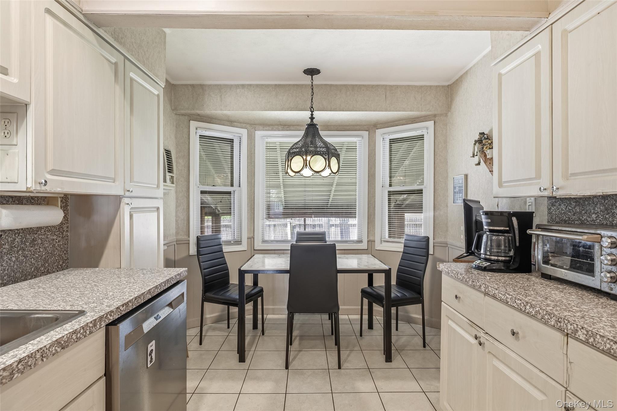 Seaford, New York, 11783, United States, 3 Bedrooms Bedrooms, ,2 BathroomsBathrooms,Residential,For Sale,2048212