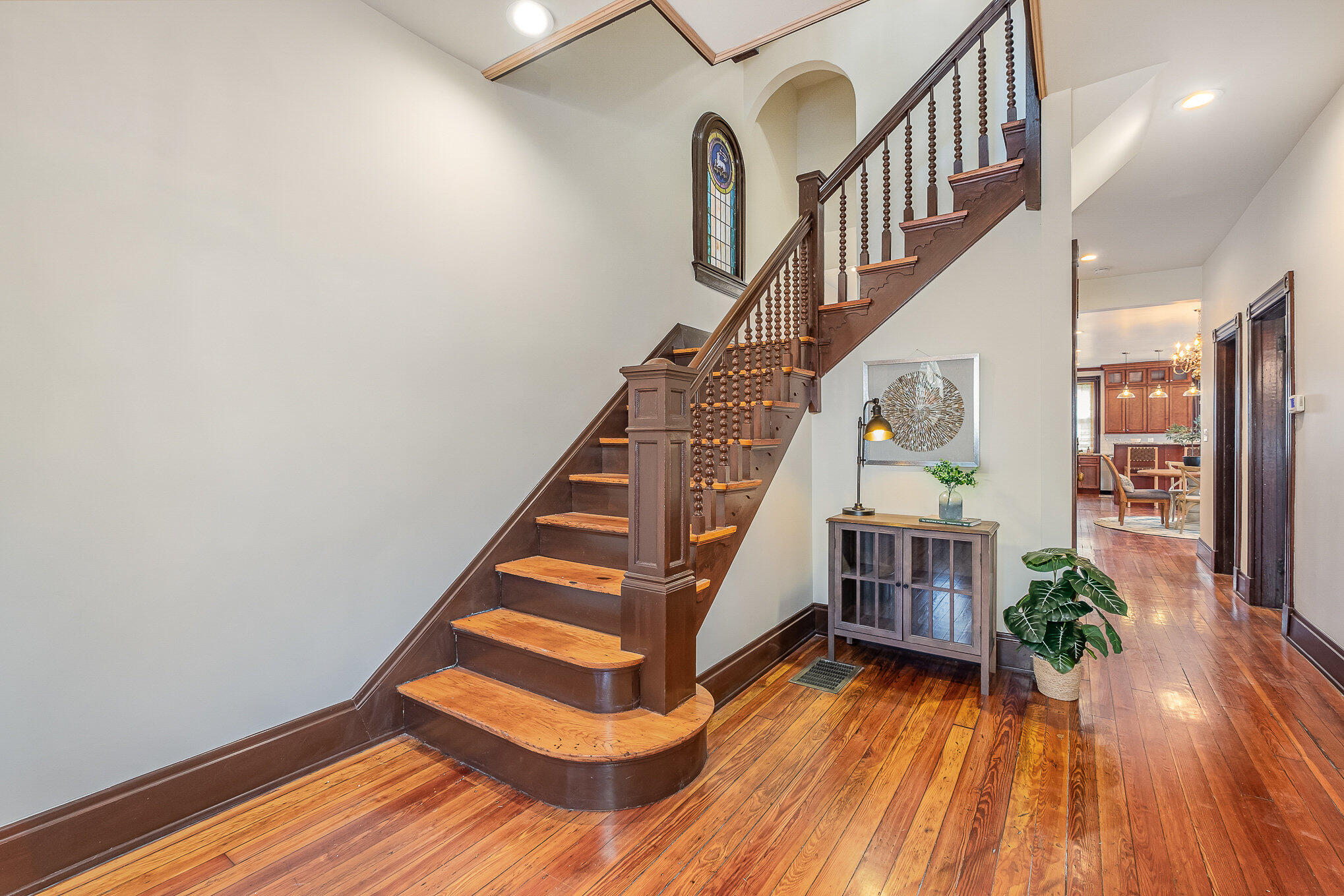 Newport, Kentucky, 41071, United States, 4 Bedrooms Bedrooms, ,4 BathroomsBathrooms,Residential,For Sale,1915092