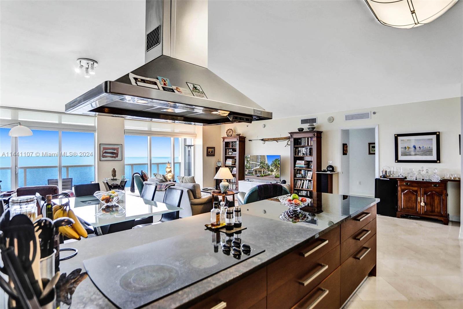 Hallandale Beach, Florida, 33009, United States, 3 Bedrooms Bedrooms, ,4 BathroomsBathrooms,Residential,For Sale,2001836