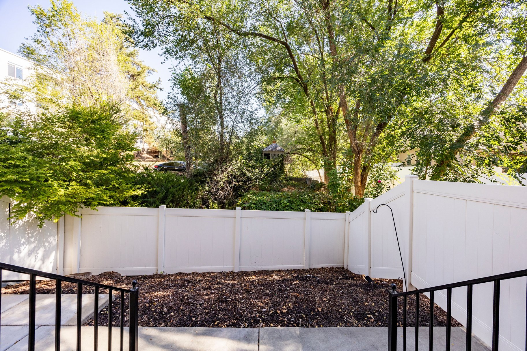  Private Millcreek Townhome with Fenced Backyard & Vaulted Ceilings - 物件實景