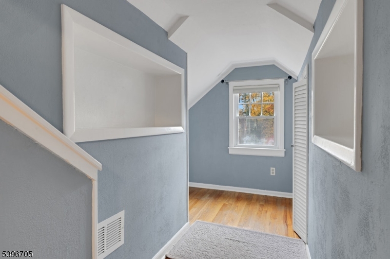 Mountain Lakes Boro, New Jersey, 07046, United States, 3 Bedrooms Bedrooms, ,2 BathroomsBathrooms,Residential,For Sale,1991088