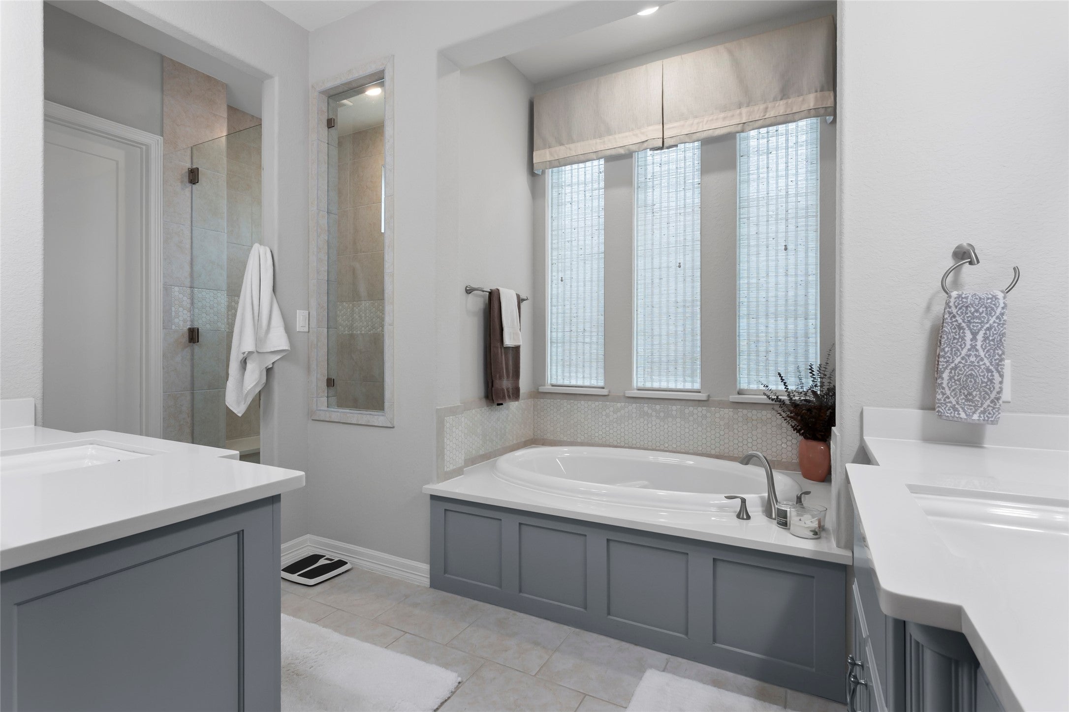 Rosenberg, Texas, 77469, United States, 4 Bedrooms Bedrooms, ,5 BathroomsBathrooms,Residential,For Sale,2010011