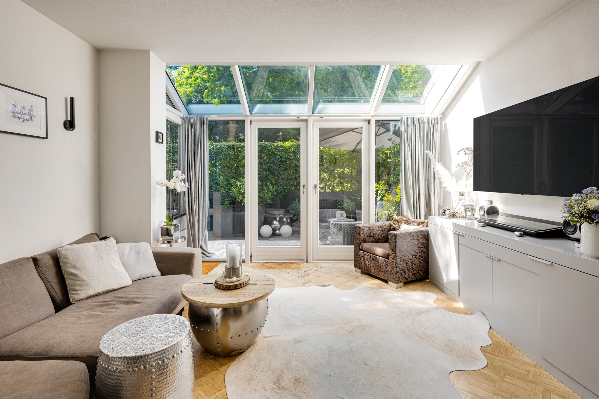  Living Between Nature and the City – Semi-Detached House with a Pool - 物件實景