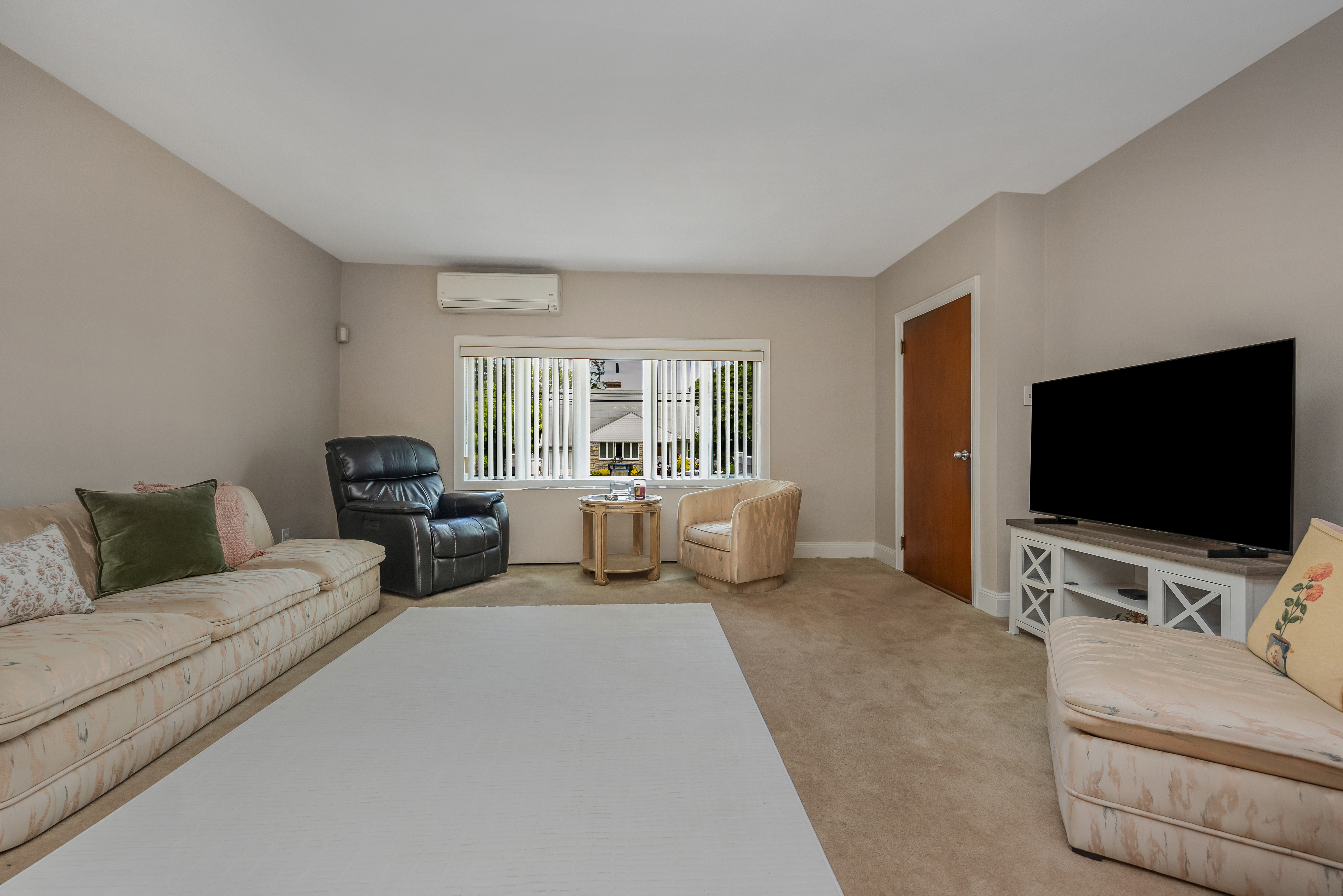 West Babylon, New York, 11704, United States, 5 Bedrooms Bedrooms, ,3 BathroomsBathrooms,Residential,For Sale,2048080