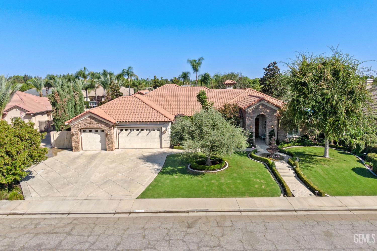 Bakersfield, California, 93314, United States, 5 Bedrooms Bedrooms, ,5 BathroomsBathrooms,Residential,For Sale,1948004