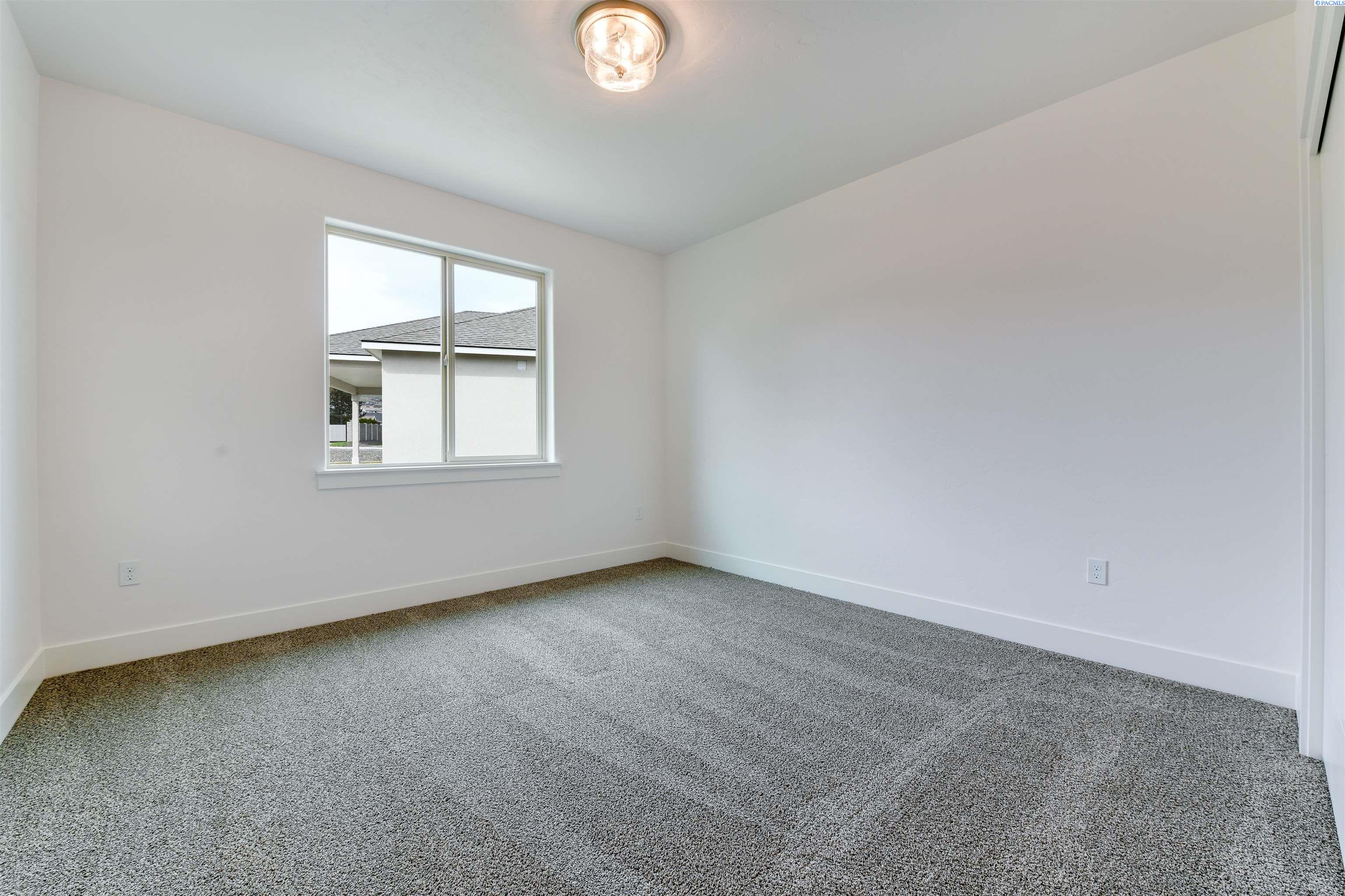 Richland, Washington, 99352, United States, 4 Bedrooms Bedrooms, ,1 BathroomBathrooms,Residential,For Sale,1992937