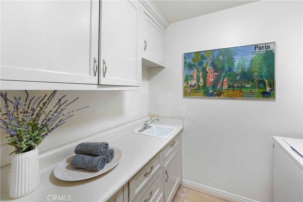 Huntington Beach, California, 92649, United States, 5 Bedrooms Bedrooms, ,5 BathroomsBathrooms,Residential,For Sale,1991081