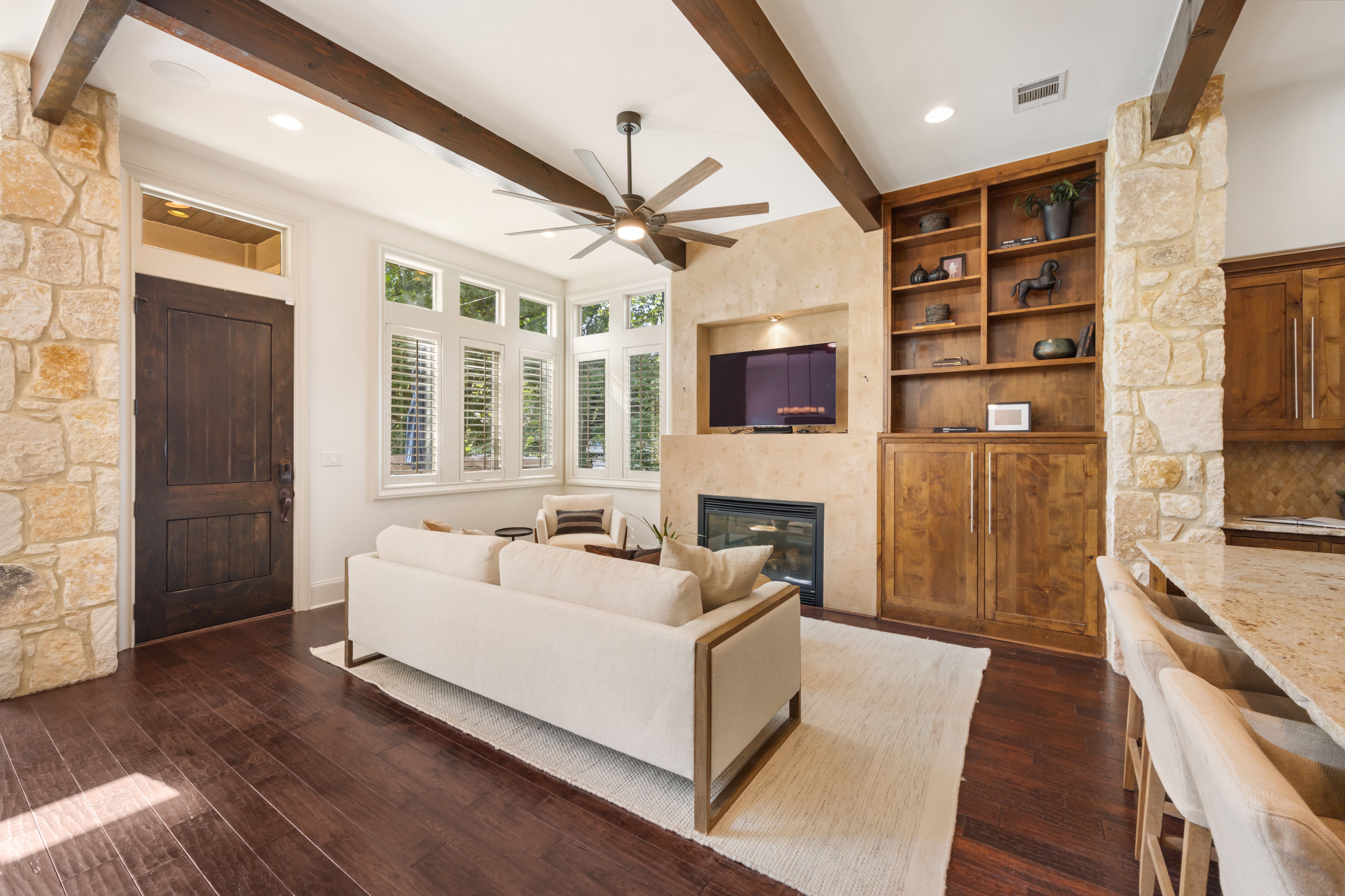  Refined Barton Hills Living  Private Garage  Exceptional 78704 Location - 物件實景