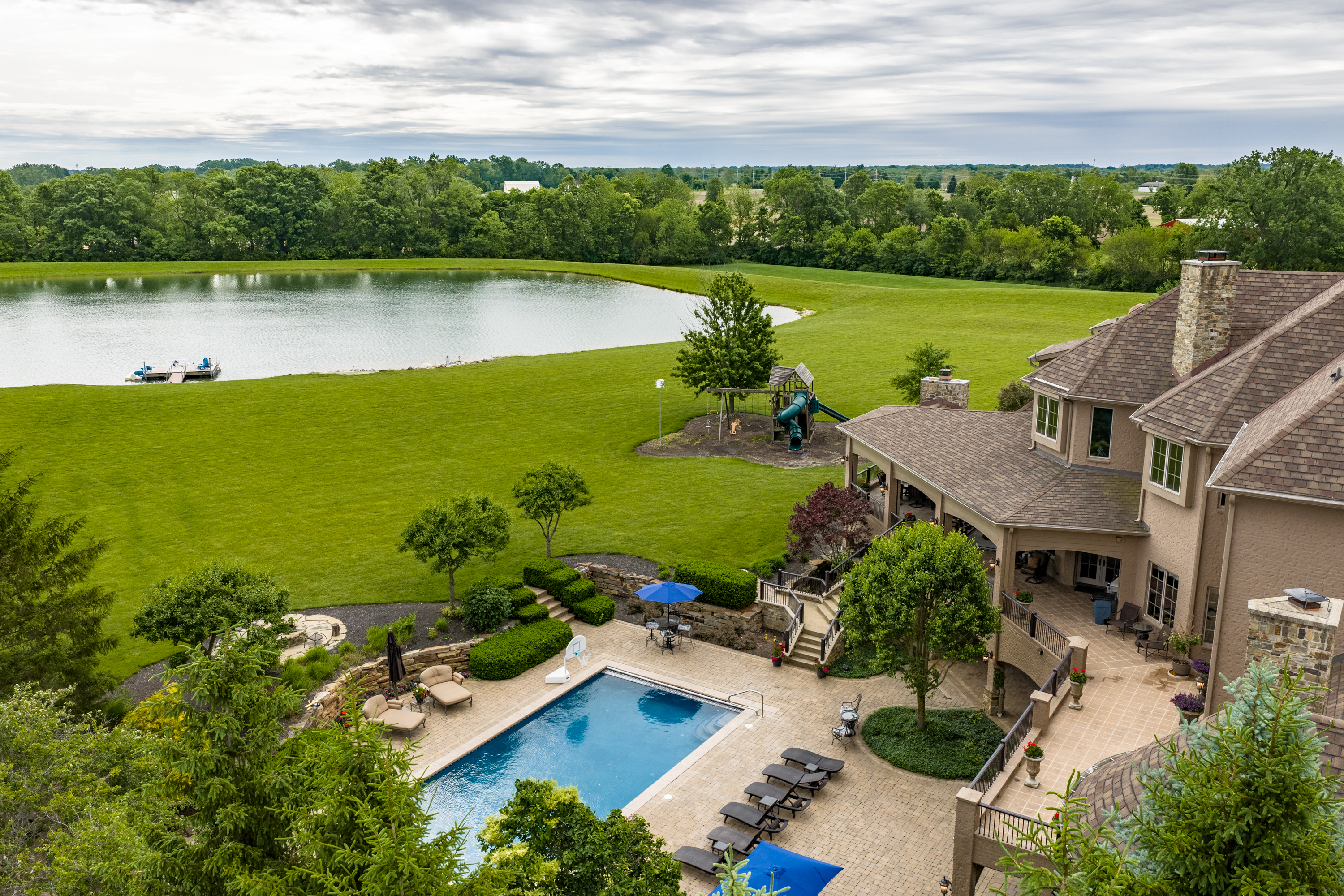  European-Inspired Waterfront Estate with Endless Features - 物件實景