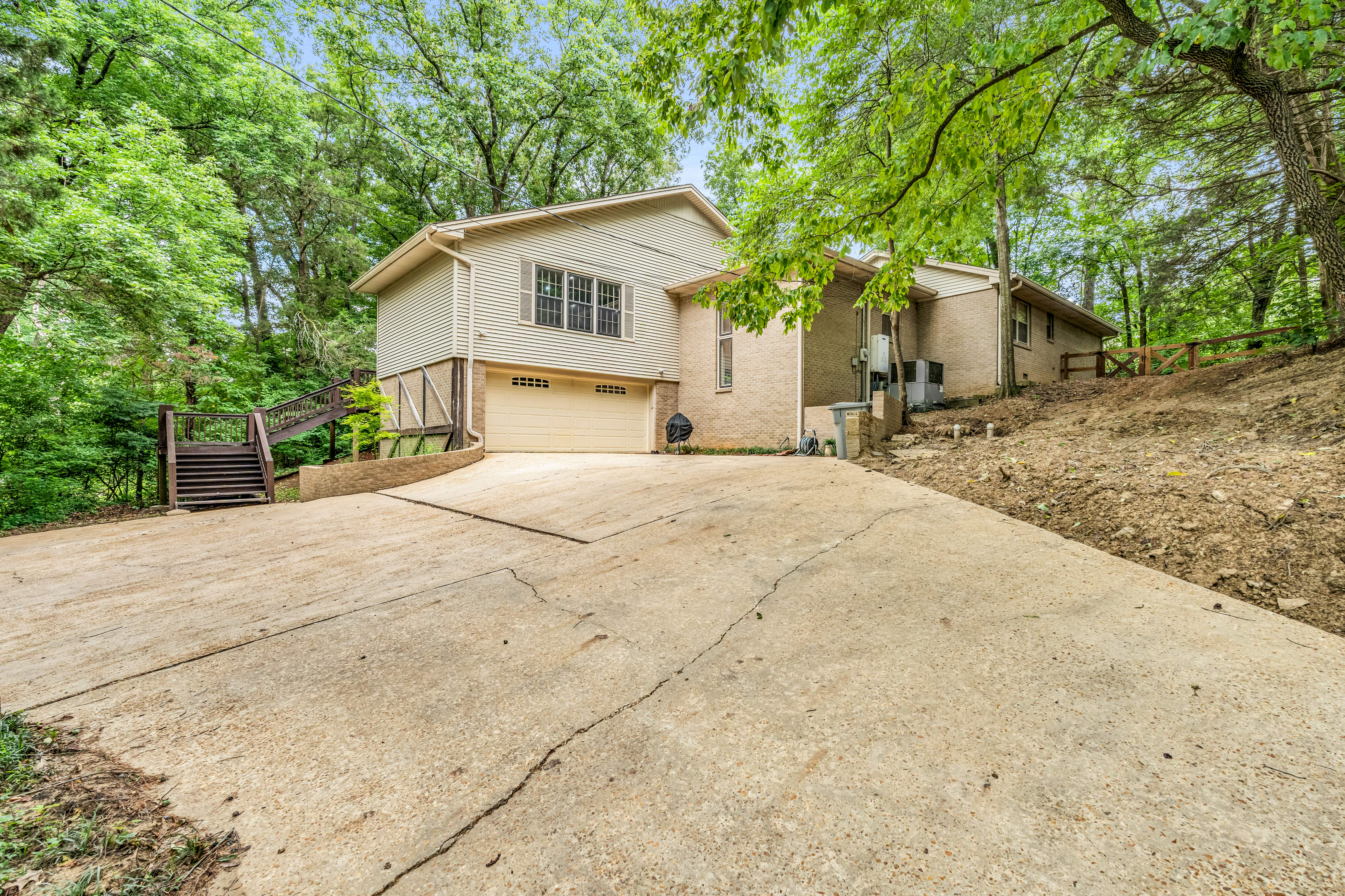 Whippoorwill Ln, Starkville, MS 39759