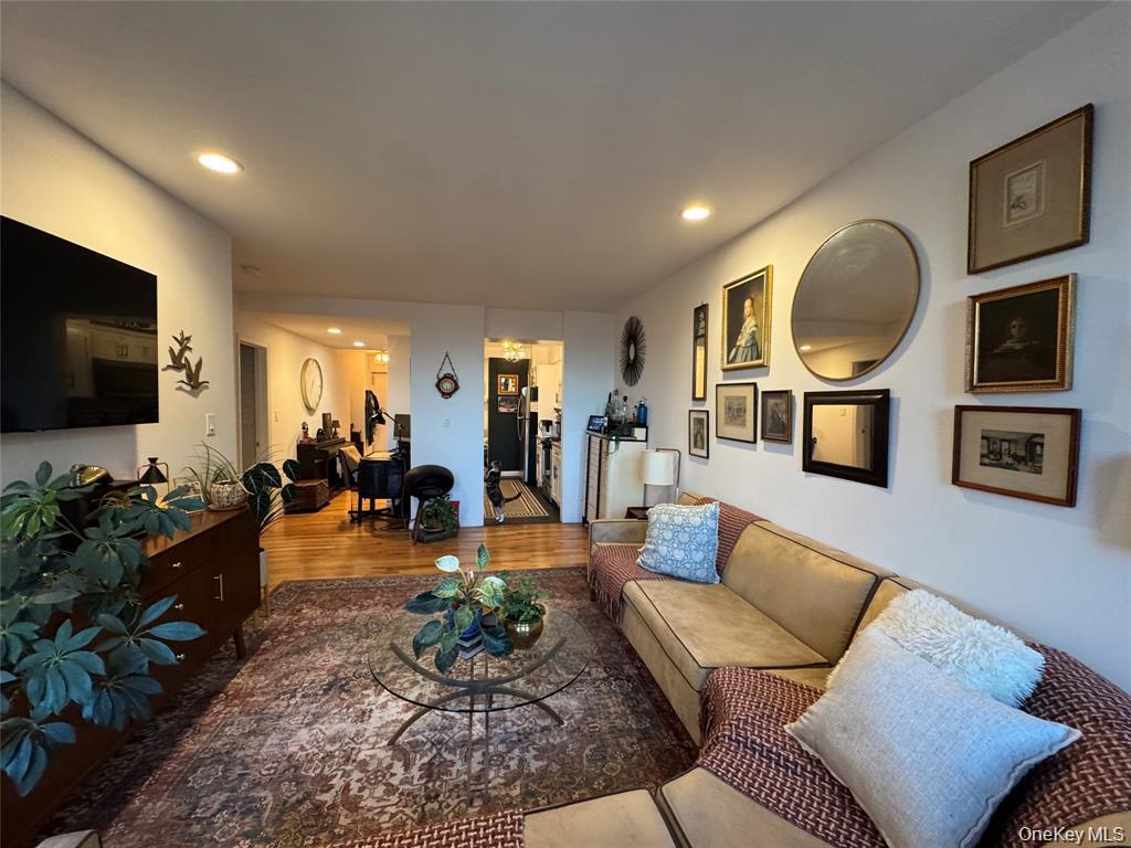 Long Beach, New York, 11561, United States, 2 Bedrooms Bedrooms, ,2 BathroomsBathrooms,Residential,For Sale,1919888