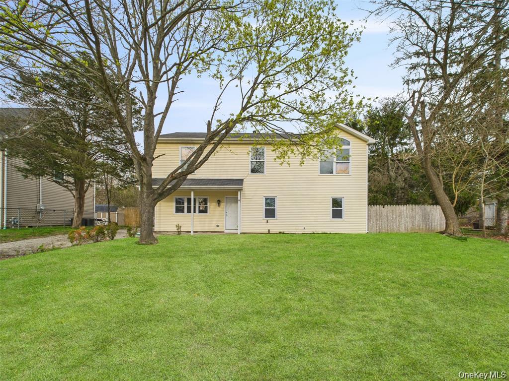 Bourdois Ave, Bellport, NY 11713
