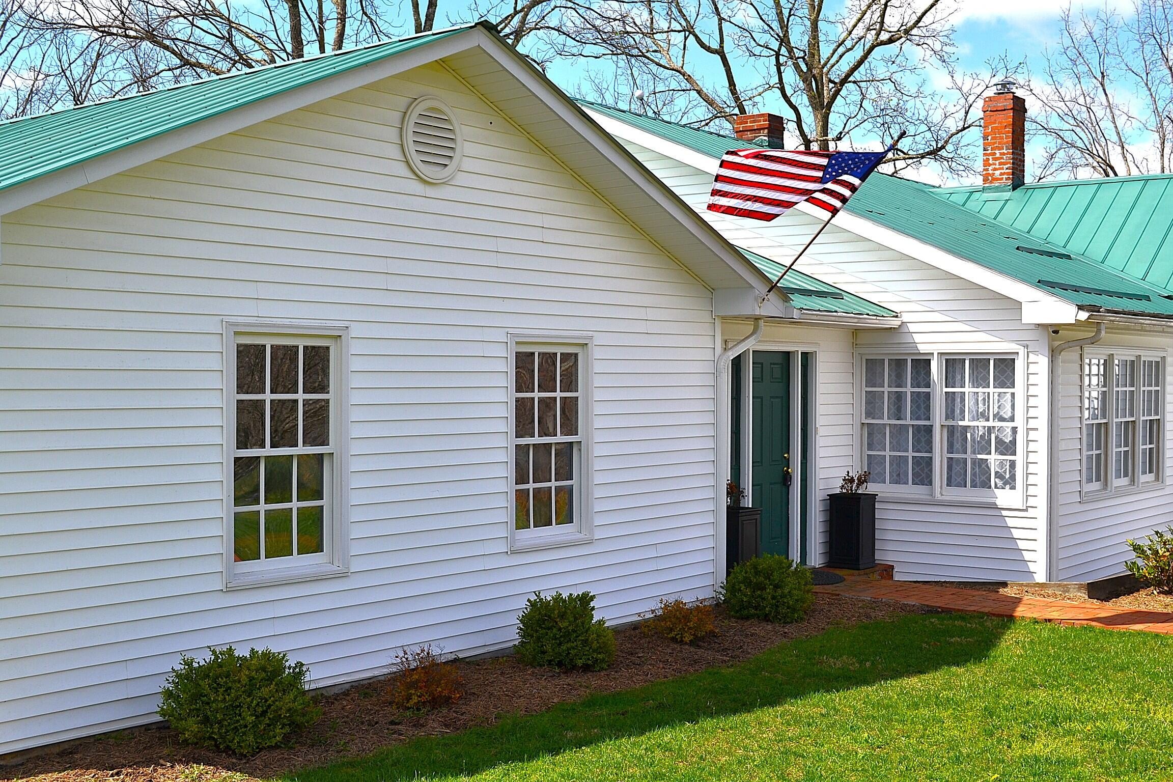 Alderson, West Virginia, 24910, United States, 3 Bedrooms Bedrooms, ,4 BathroomsBathrooms,Residential,For Sale,1751308