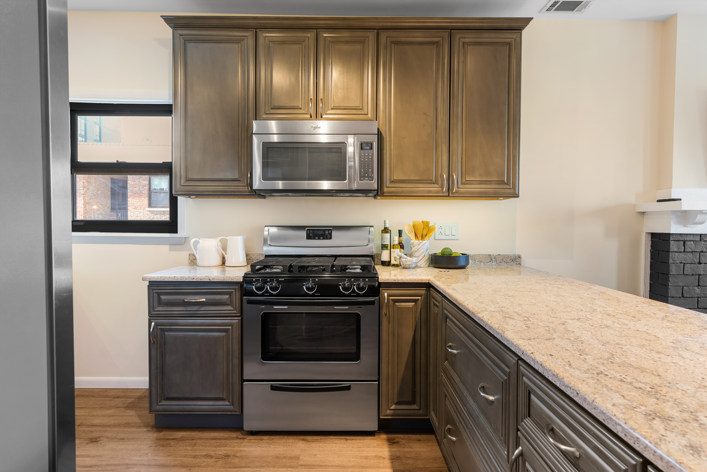  Spacious and Bright Condo in Prime Southeast Evanston Location - 物件實景