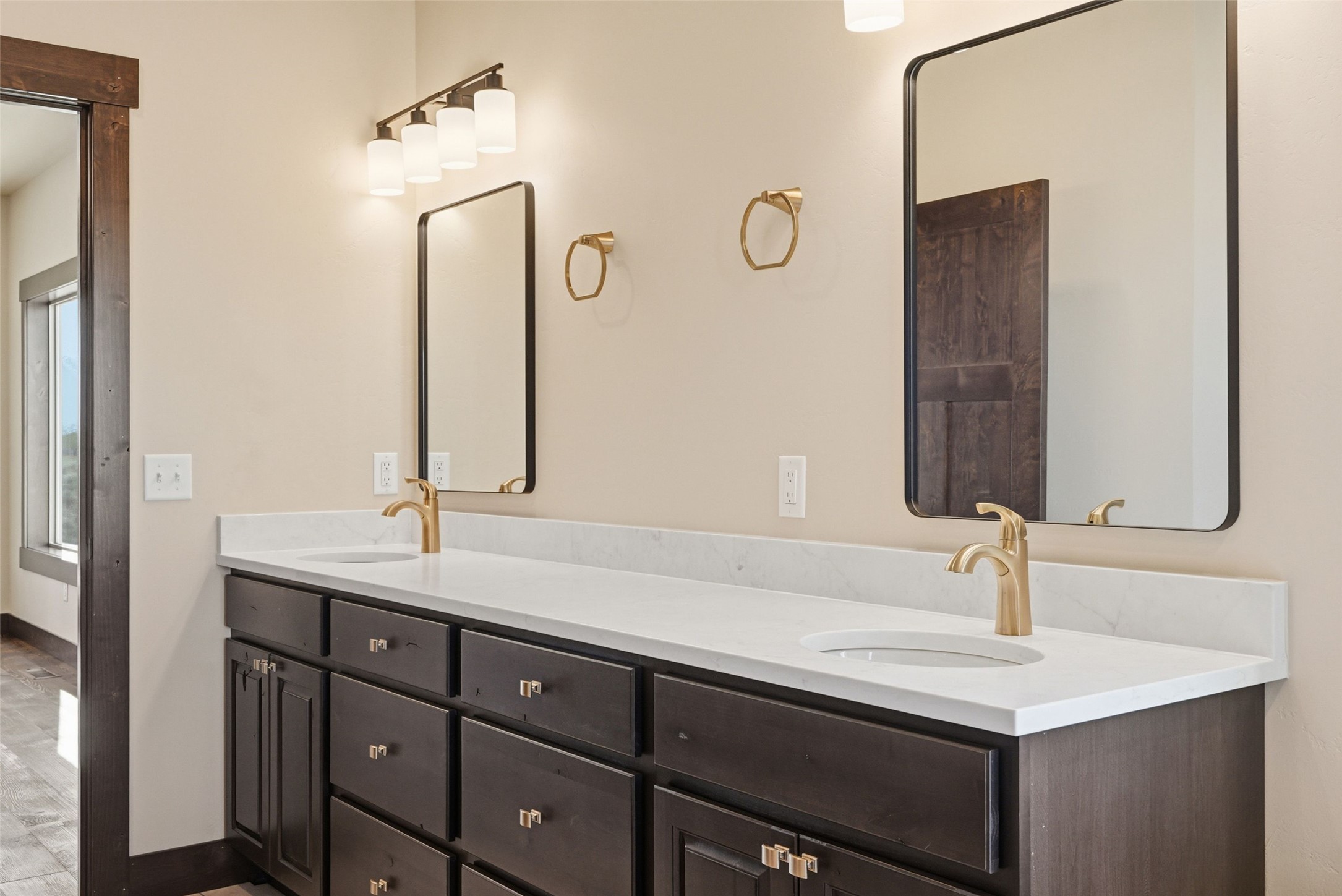  475 Ashleigh Lane - 物件實景